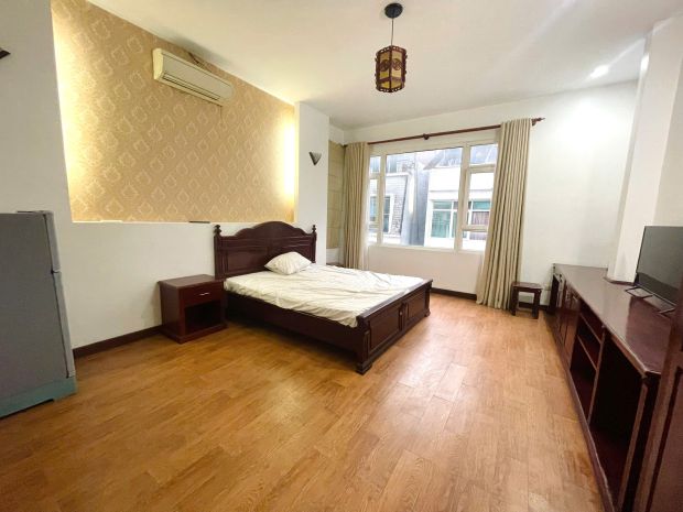 Nhà mình còn 1 căn mặt đường phố mai hắc đế có ban công 6883550