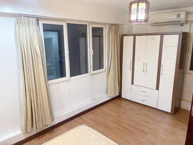 Nhà mình còn 1 căn mặt đường phố mai hắc đế cách vincom bà 6883554