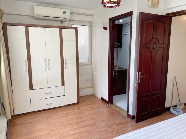 Nhà mình còn 1 căn mặt đường phố mai hắc đế cách vincom bà 6883556