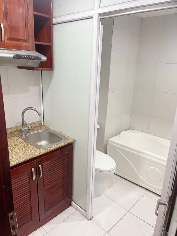 Nhà mình còn 1 căn mặt đường phố mai hắc đế cách vincom bà 6883557