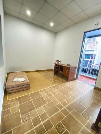 Cho thuê nhà ngõ 147 tân mai,  70m² x 2 tầng, gồm 3 phòng 6887106