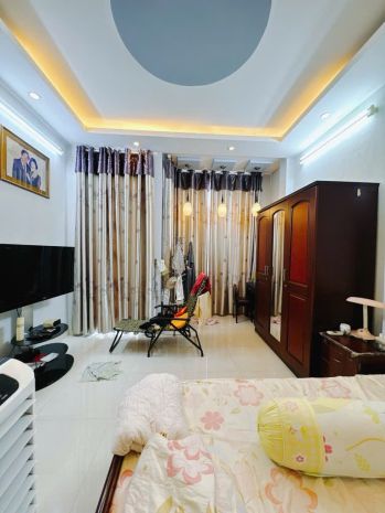 Mặt tiền kinh doanh vĩnh hội 

có 10 tỷ 6892915
