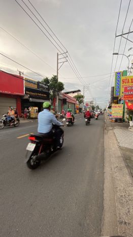 Mặt tiền mã lò nhộn nhịp quá, nhiều vị trí đẹp để đầu tư... 6893920