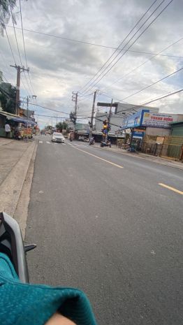 Mặt tiền mã lò nhộn nhịp quá, nhiều vị trí đẹp để đầu tư... 6893921