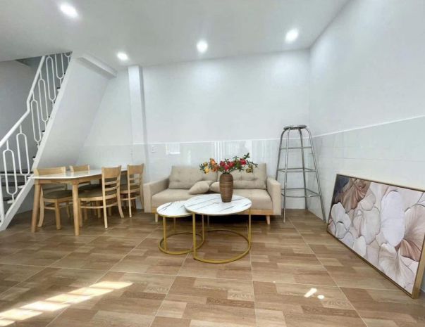 Bán nhà q7 huỳnh tấn phát, 2 tầng, 20m2, khu vực đang phát 6894717