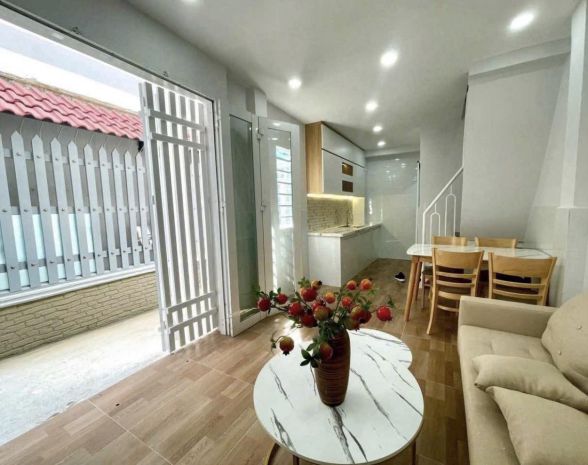 Bán nhà q7 huỳnh tấn phát, 2 tầng, 20m2, khu vực đang phát 6894718