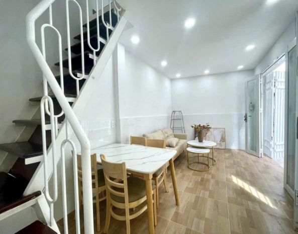 Bán nhà q7 huỳnh tấn phát, 2 tầng, 20m2, khu vực đang phát 6894719