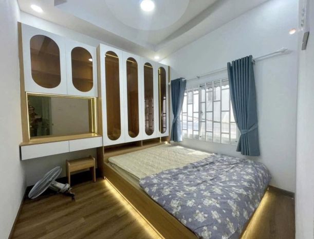 Bán nhà q7 huỳnh tấn phát, 2 tầng, 20m2, khu vực đang phát 6894721