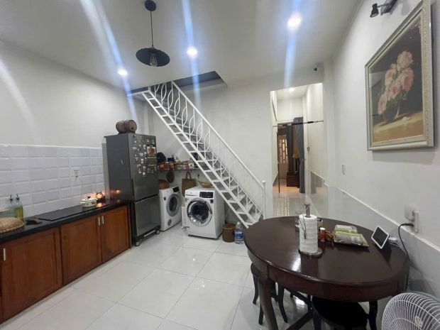 Cho thuê nhà đẹp khu qđ4, gần chợ 26, full nội thất chỉ 6898379