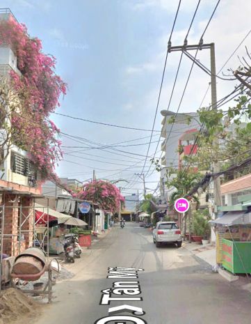 Sát mặt tiền xe hơi q7 
ngang 3.7 x15
4 tấm có 4 tỷ 6900345