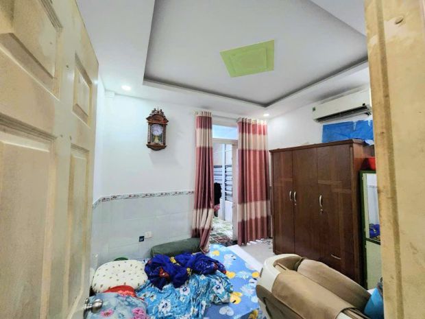 Sát mặt tiền xe hơi q7 
ngang 3.7 x15
4 tấm có 4 tỷ 6900347