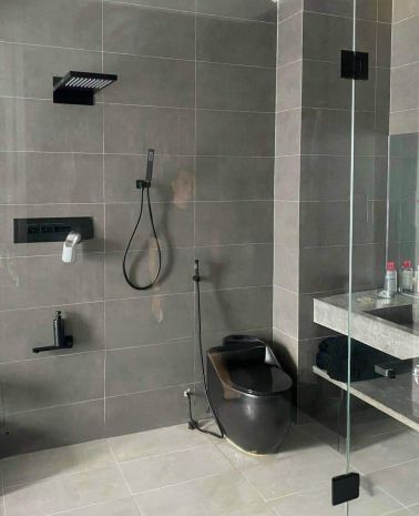 Cho thuê nhà mới, hoàng quốc việt, thang máy vỉa hè 124m2* 6901543