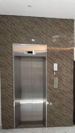 Cho thuê nhà hai cửa đi , thang máy,vỉa hè, 118m2- 5t, chùa 6901568