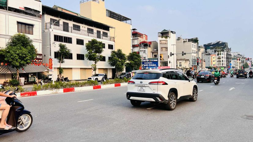 Bán nhà hồng tiến, 65m x 4 tầng, mặt tiền 13.5m, vỉa hè đá 6907990