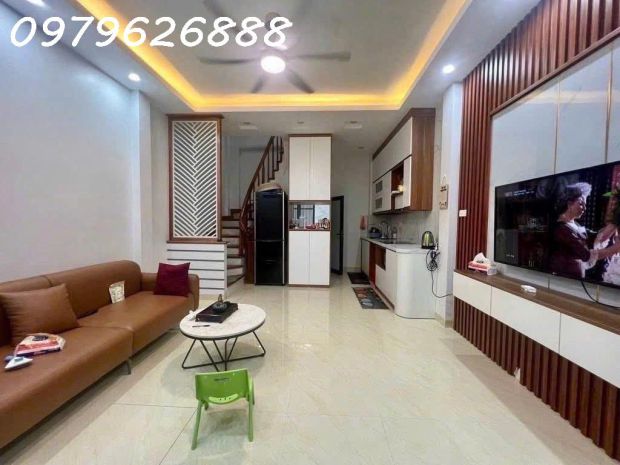 Nhà mới  ở ngay  trung tâm cầu giấy - 31x5 t - giá chỉ 6908156