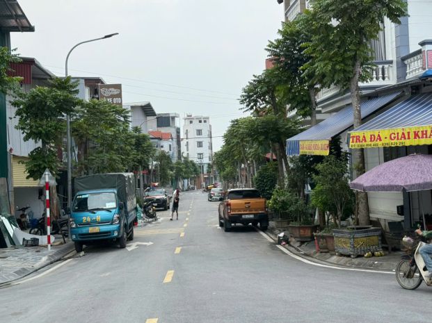Bán nhà xưởng văn phòng đường cự khối 358m2 hai mặt tiền kd 6908446