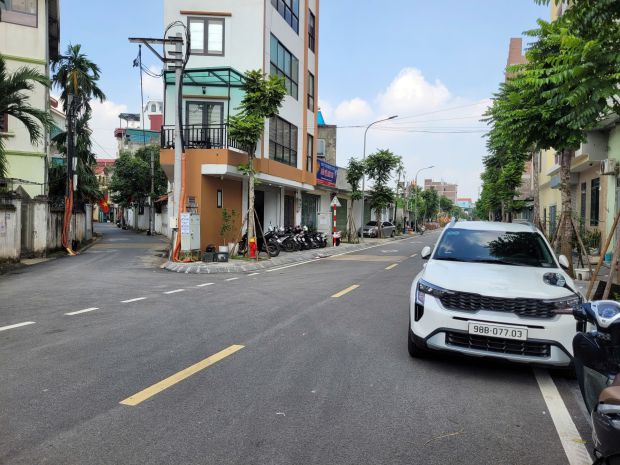 Bán nhà xưởng văn phòng đường cự khối 358m2 hai mặt tiền kd 6908447