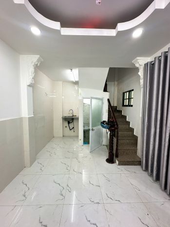 Sát mặt tiền xe hơi vip q4 tân vĩnh 
đúc bê tông 4 tấm có 6910089