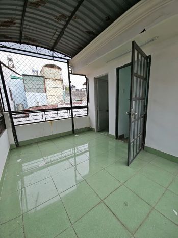 Sát mặt tiền xe hơi vip q4 tân vĩnh 
đúc bê tông 4 tấm có 6910092