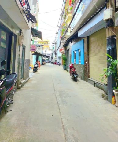 4 tỷ 350- bán nhà cmt8 quận 10  xe hơi tới tận cửa - dòng 6913454