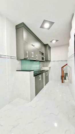 4 tỷ 350- bán nhà cmt8 quận 10  xe hơi tới tận cửa - dòng 6913455