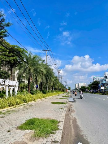 Nhà 3 tầng, 1 xẹt gần đỗ xuân hợp, phước long b q9 cũ 6913739
