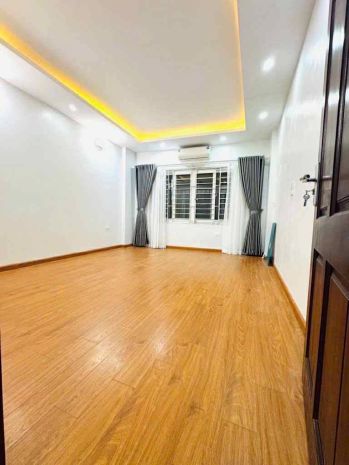 Nguyễn đình hoàn 32m x5 tầng-mt 4m,sát phố,ngõ thông-giá 6918211