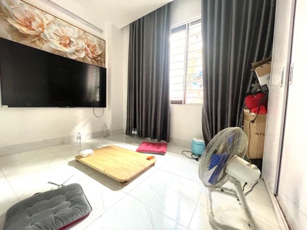 Hoàng quốc việt 18m x5 tầng chỉ 4,250 tỷ ngõ thông,lô góc,ô 6918348