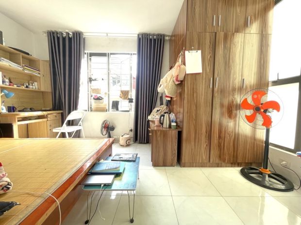 Hoàng quốc việt 18m x5 tầng chỉ 4,250 tỷ ngõ thông,lô góc,ô 6918351