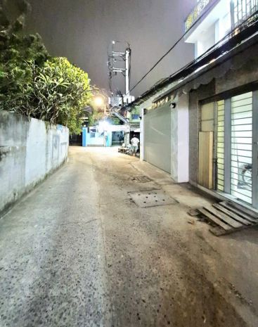 Sát mặt  tiền xe hơi q7 
có 7 tỏi xe hơi ngũ trong nhà 6922002