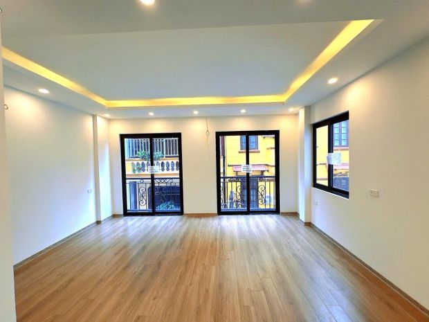 Bán nhà hoàng quốc việt, 55m2 x 5 tầng, thang máy. ô tô vào 6923672