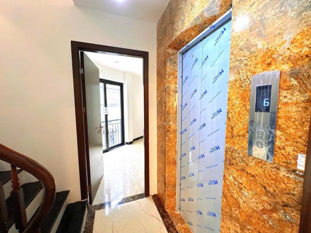 Bán nhà hoàng quốc việt, 55m2 x 5 tầng, thang máy. ô tô vào 6923673