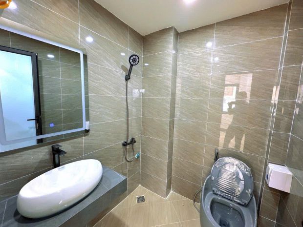 Bán nhà hoàng quốc việt, 55m2 x 5 tầng, thang máy. ô tô vào 6923674