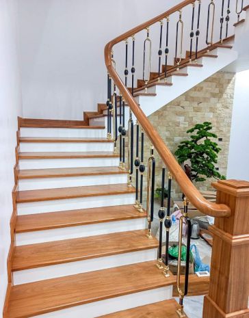 Tôi cho thuê nhà mới, hai cửa đi ,vỉa hè, 114m2- 5t, chùa 6924906