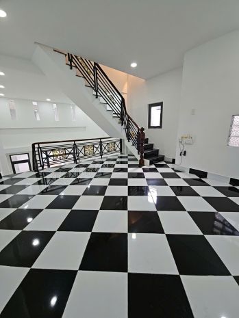 Sát mặt tiền q7 
tân thuận 
ngang 4.5 dài 12 
3 tấm có 5 6925504