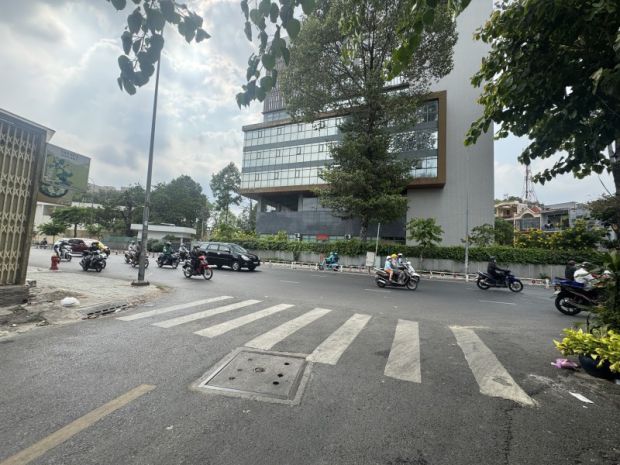 Bán nhà mặt tiền 85m2 3 tầng ngang 7m kd đỉnh lê lai gáp 6926588