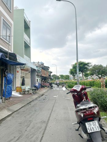 Nhà căn góc mặt tiền ụ cây p10 q8. giá 5.1 tỷ 6927573