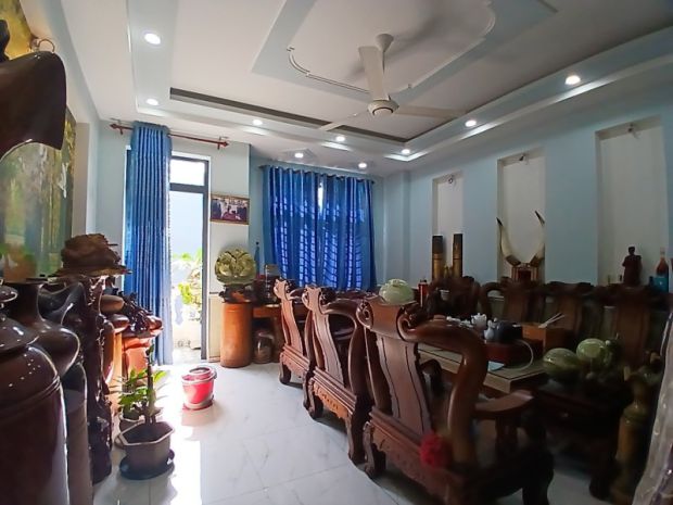 Bán siêu phầm 4 tầng,có thang máy đức,đường 14m,gần đhqg 6927984
