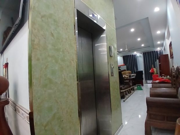 Bán siêu phầm 4 tầng,có thang máy đức,đường 14m,gần đhqg 6927988