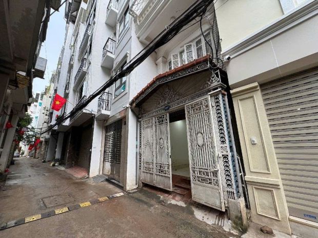 Nhà lạc long quân 4650m, 6 tầng, oto vào nhà, thang máy, 6929563