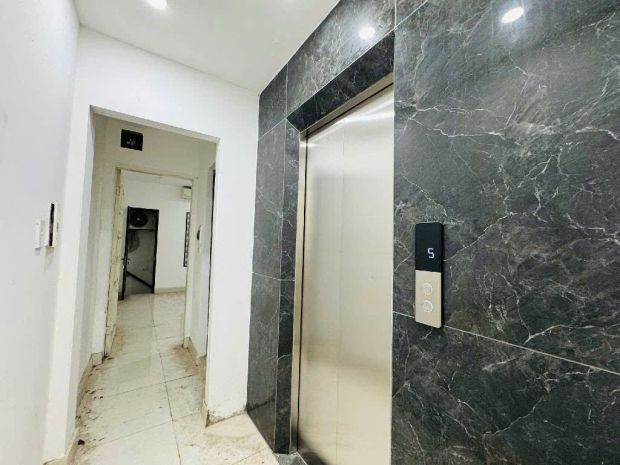 Nhà lạc long quân 4650m, 6 tầng, oto vào nhà, thang máy, 6929564