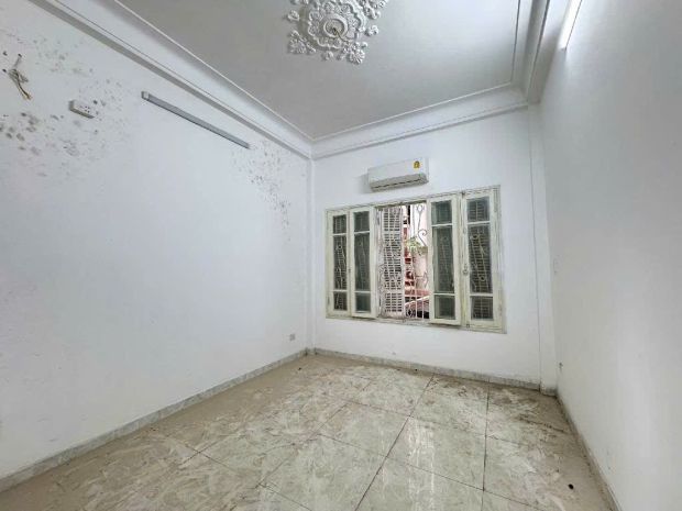 Nhà lạc long quân 4650m, 6 tầng, oto vào nhà, thang máy, 6929565