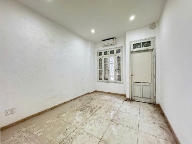 Nhà lạc long quân 4650m, 6 tầng, oto vào nhà, thang máy, 6929566