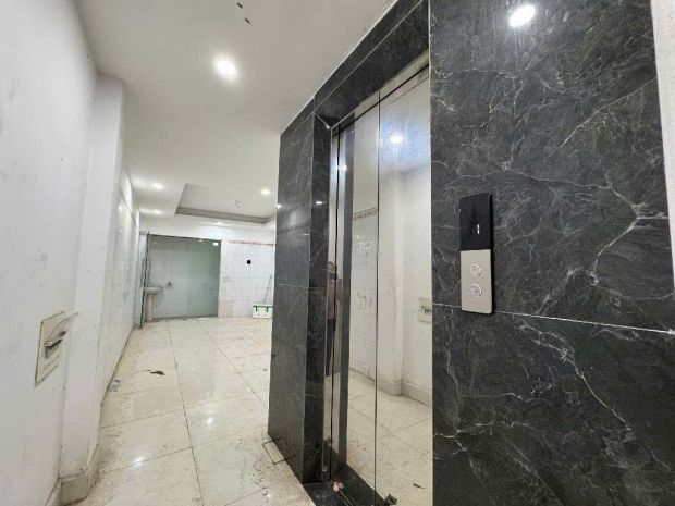 Nhà lạc long quân 4650m, 6 tầng, oto vào nhà, thang máy, 6929567