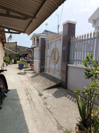 Vị trí đẹp  giá tốt   chính chủ bán nhà đường đt. 826c, 6931879