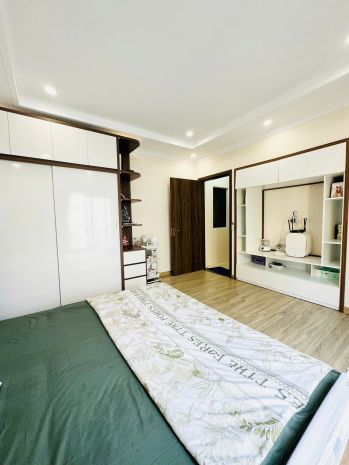 Bán nhà  53m bồ đề, long biên , 6t thang máy giá 16,5 6932399