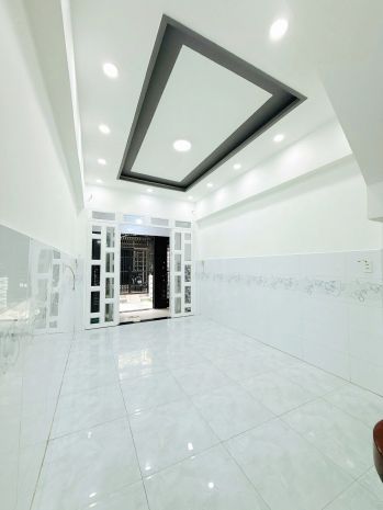 Nhà 2 tầng nở hậu hẻm 184 âu dương lân p. chánh hưng. giá 6932479