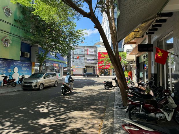 Bán nhà 5 tầng mặt tiền bà triệu - nha trang . 
 mặt tiền 6933566