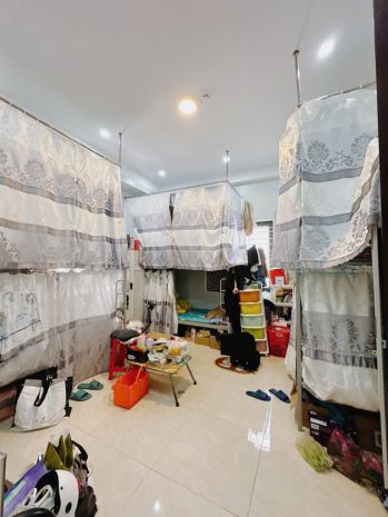 Mặt tiền ngang 3.5 nở 4.5 dài 20m

 - 5 tấm - dòng tiền 6933788