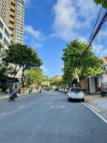 Bán gấp lô đất mặt tiền quốc hương p.thảo điền q2  có hẻm 6940427